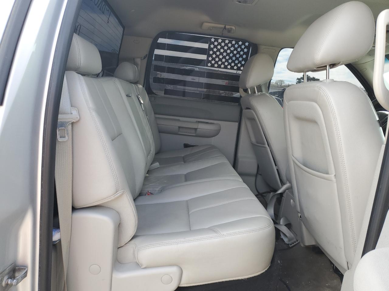 2012 Chevrolet Silverado - Image 10