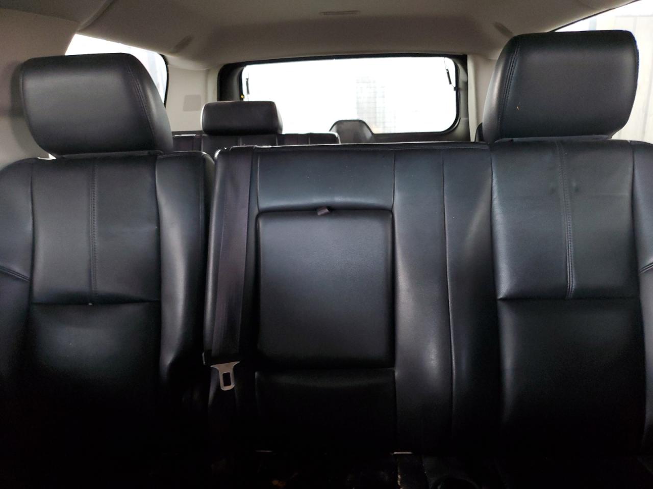 2013 Chevrolet Suburban - Image 10