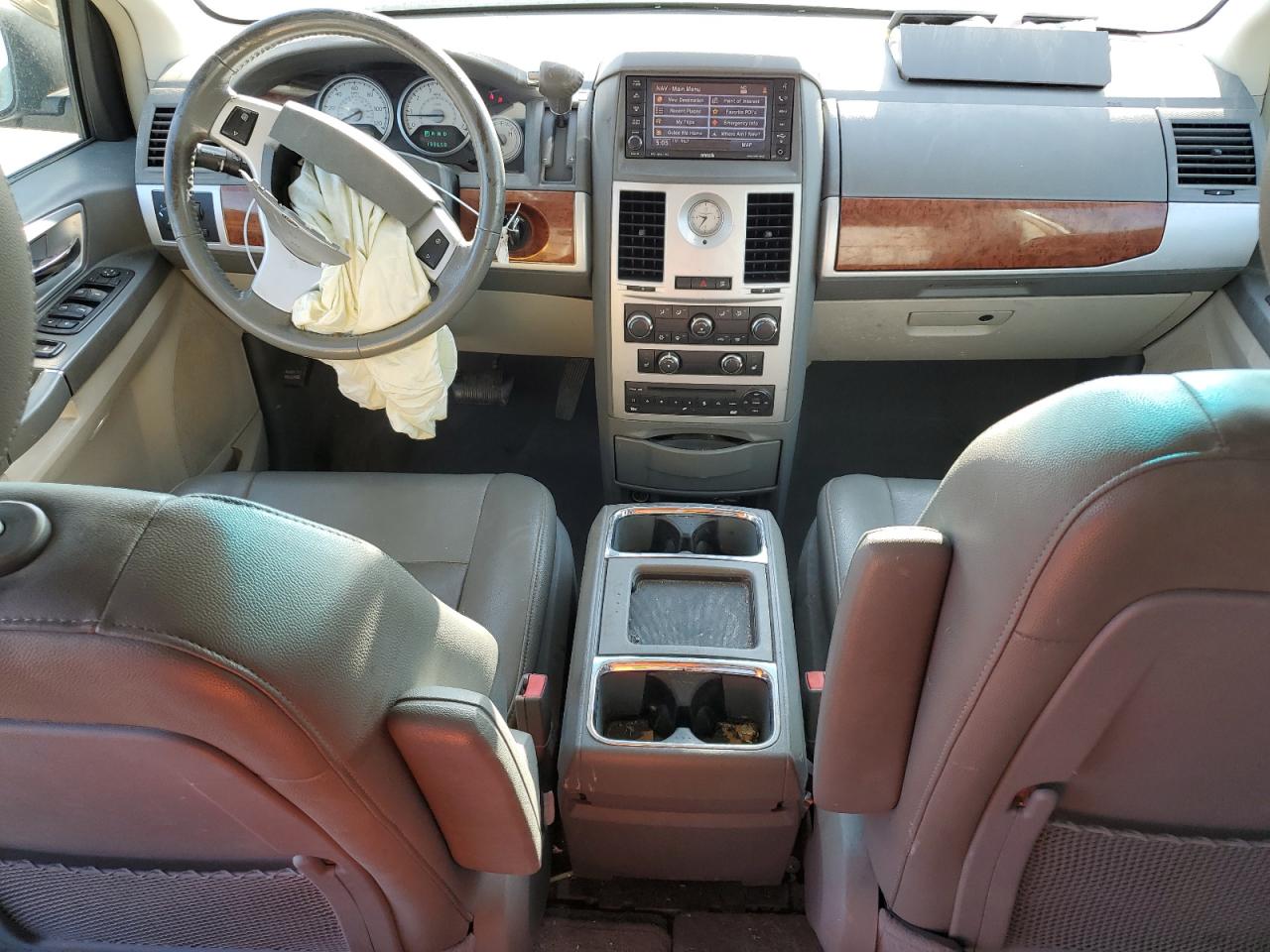2009 Chrysler Town & Country - Image 8