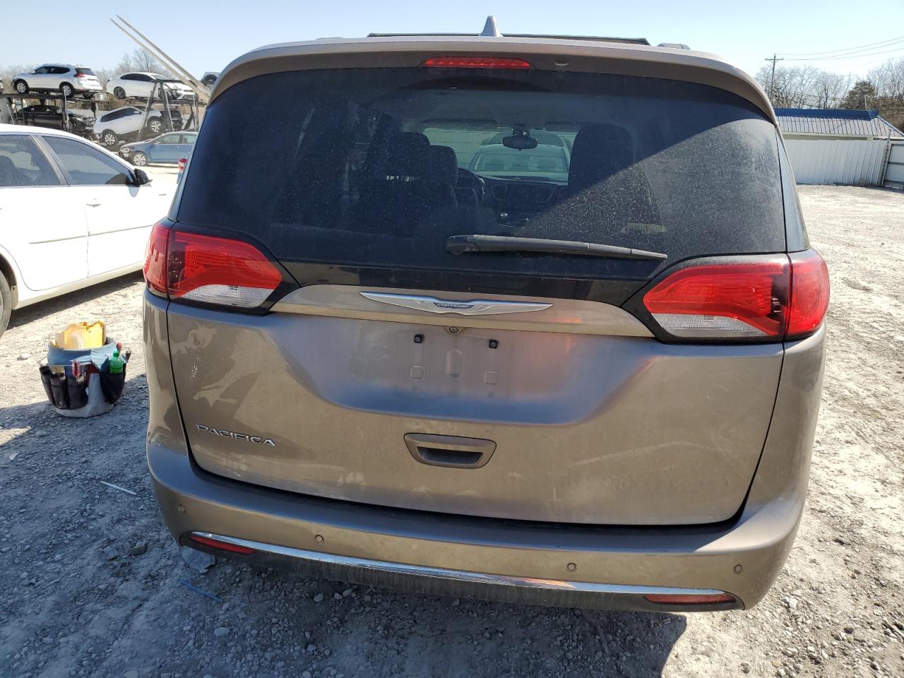 2017 Chrysler Pacifica - Image 6