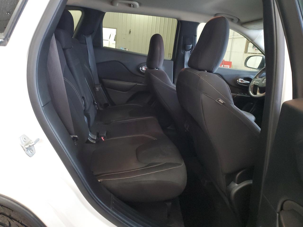 2016 Jeep Grand Cherokee - Image 11