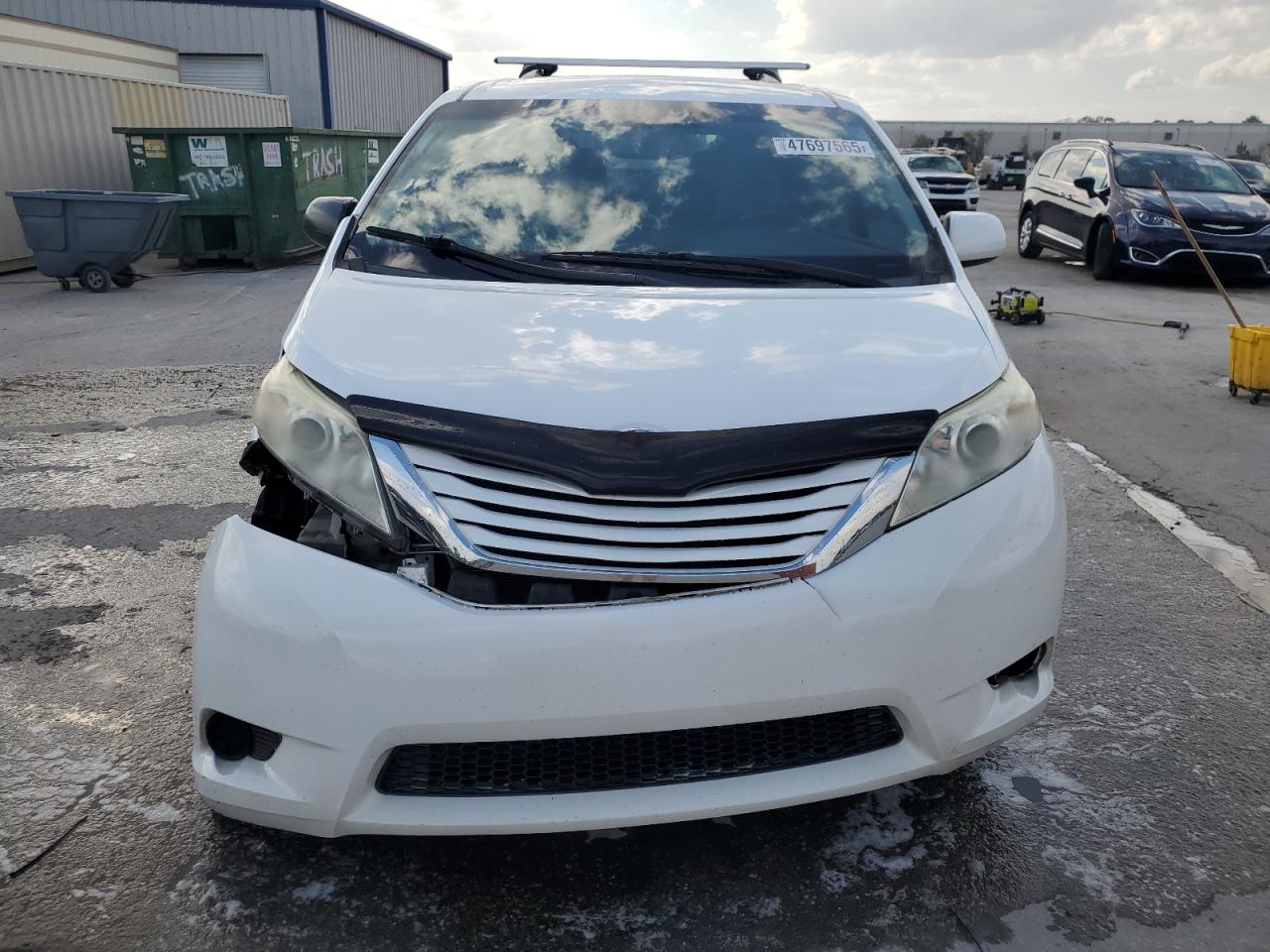 2015 Toyota Sienna - Image 5