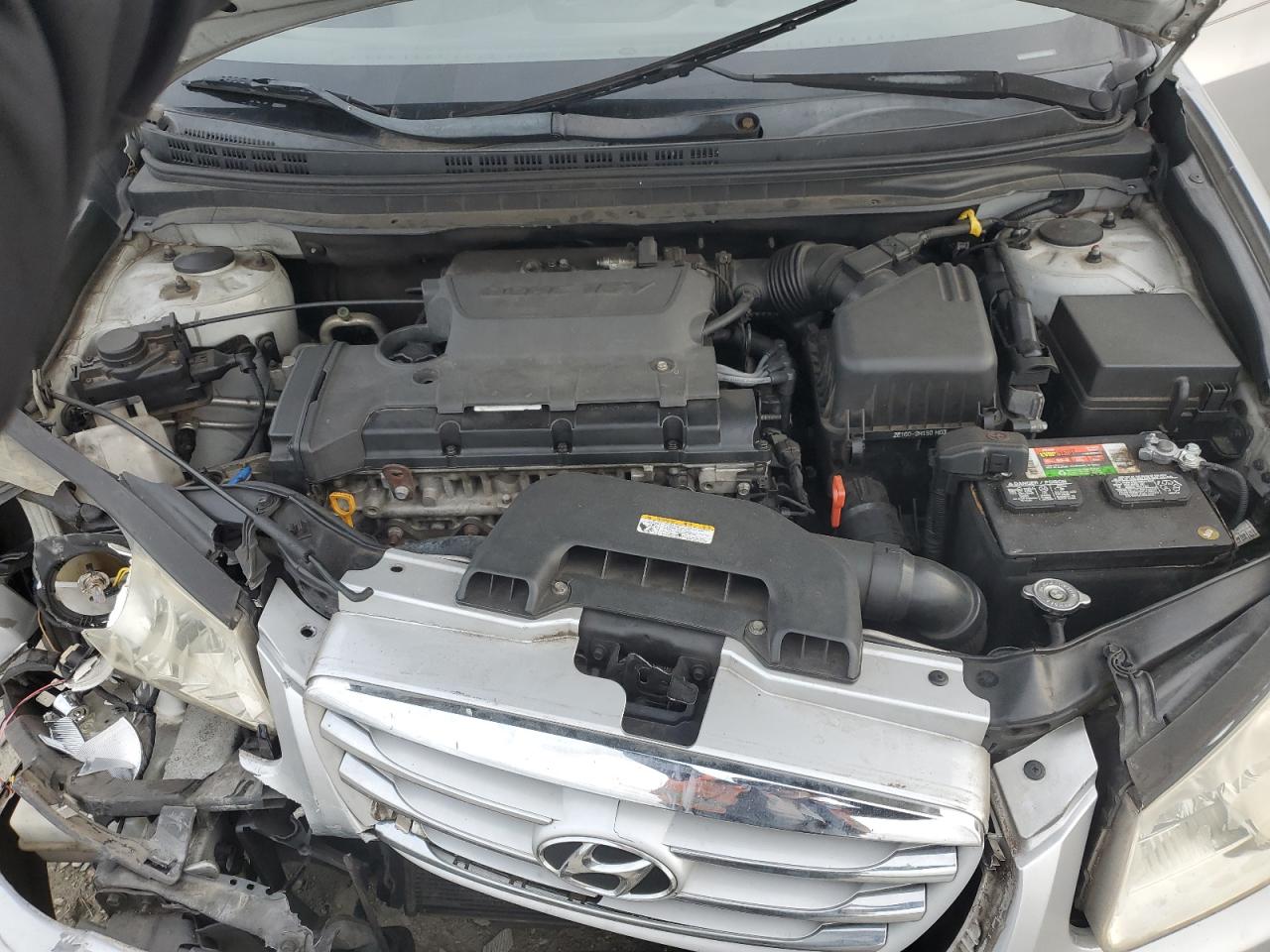 2010 Hyundai Elantra - Image 11
