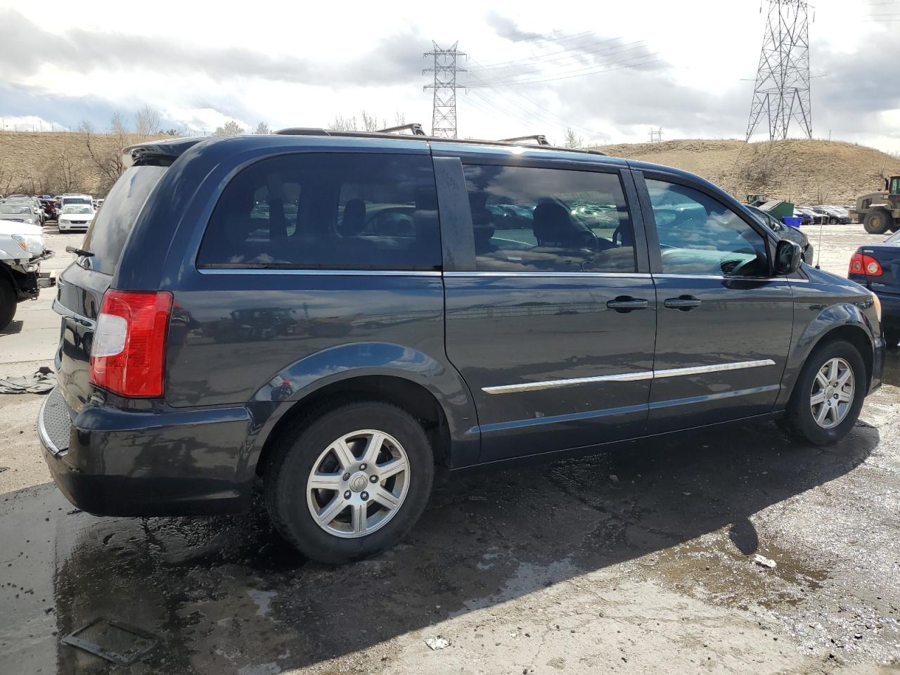 2013 Chrysler Town & Country - Image 3