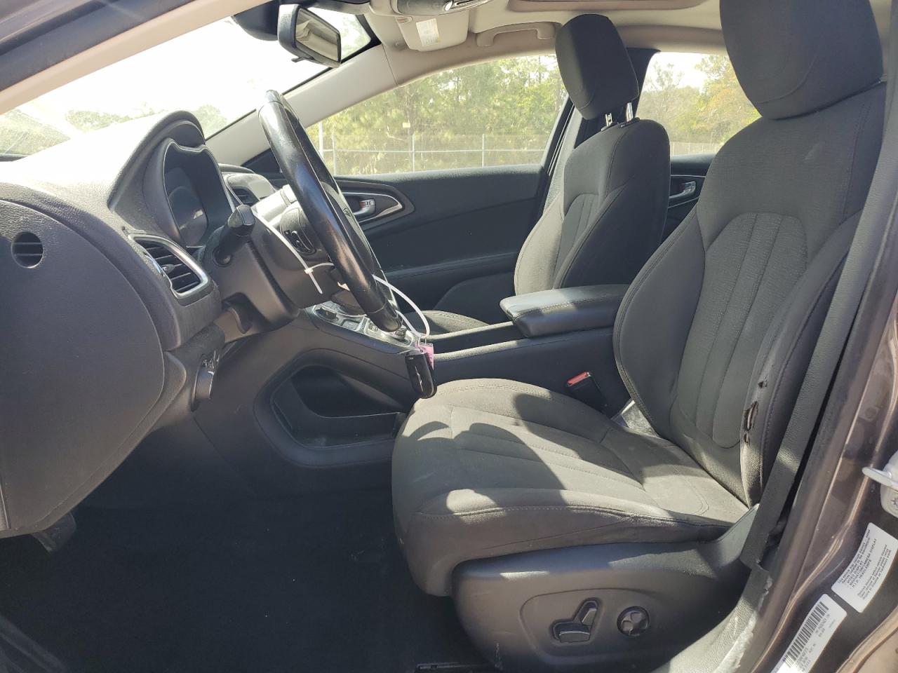 2015 Chrysler 200 - Image 7