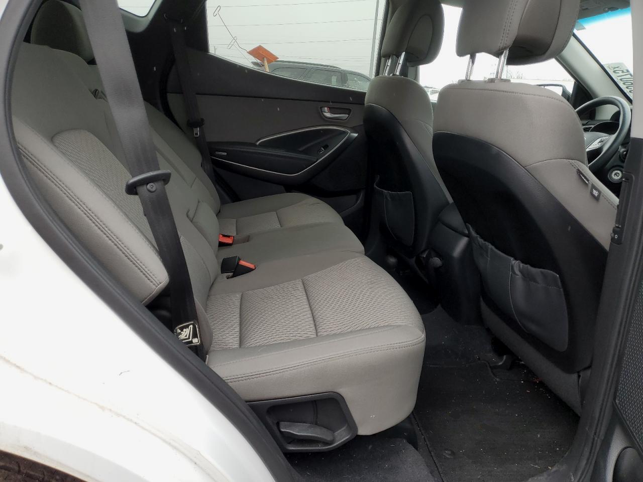 2017 Hyundai Santa Fe - Image 12