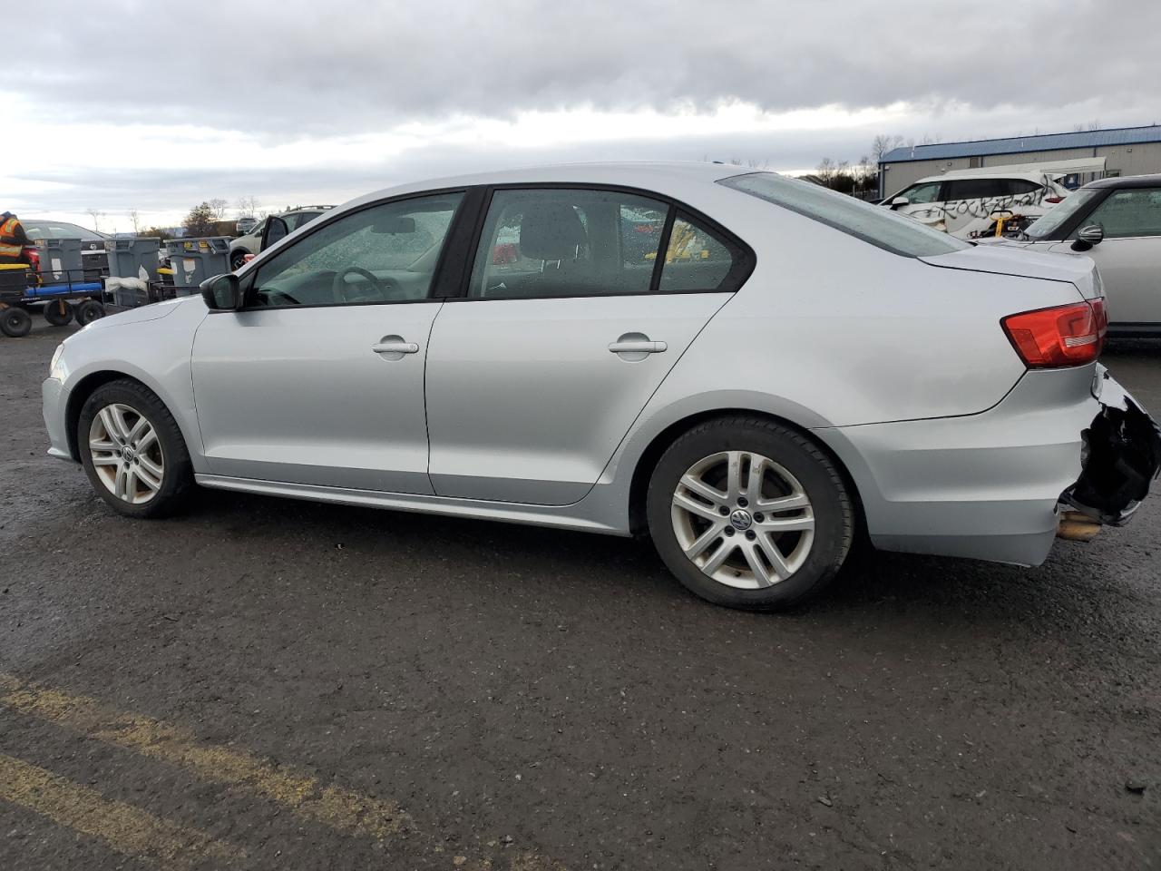 2015 Volkswagen Jetta - Image 2