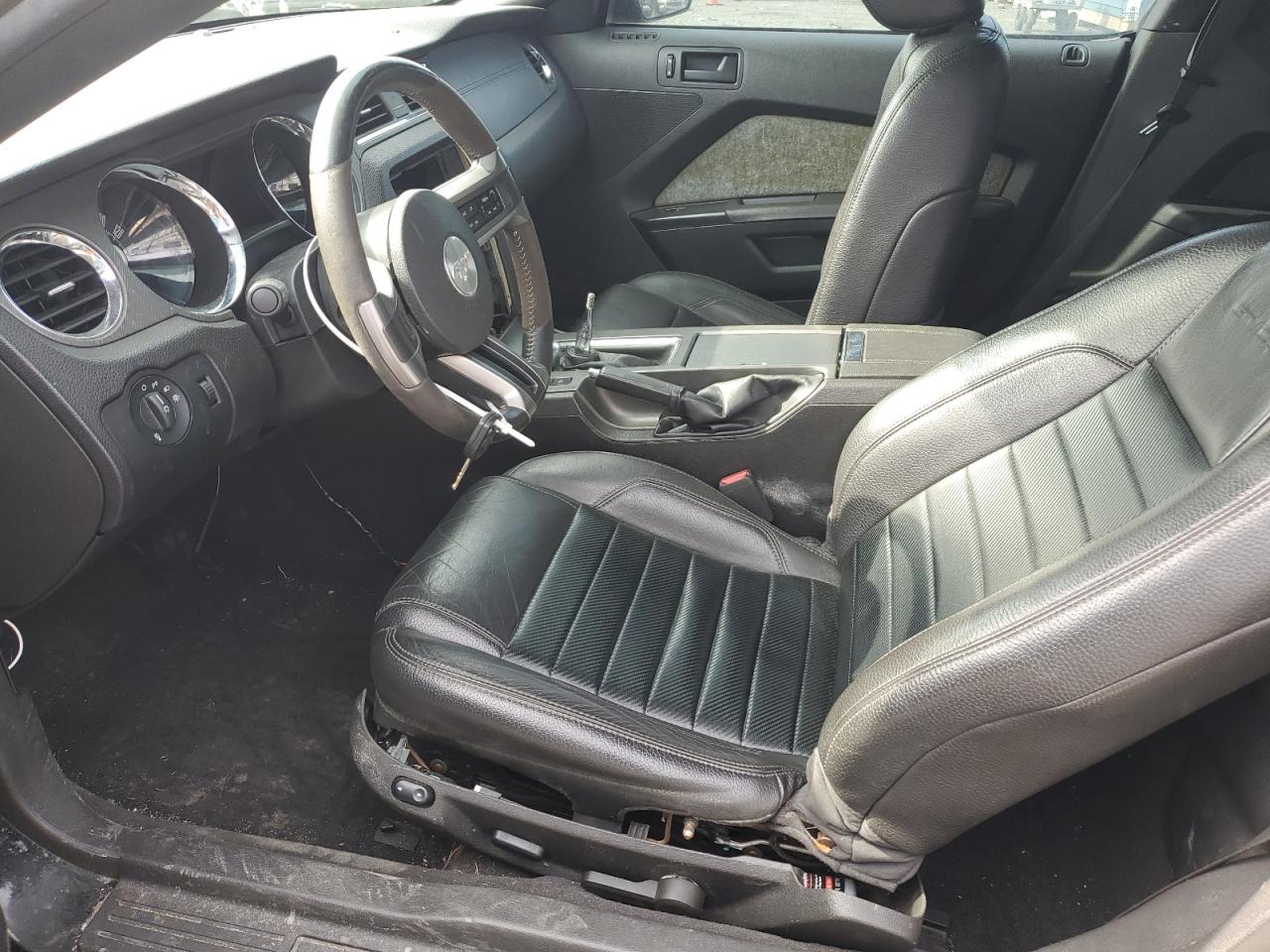 2010 Ford Mustang - Image 7