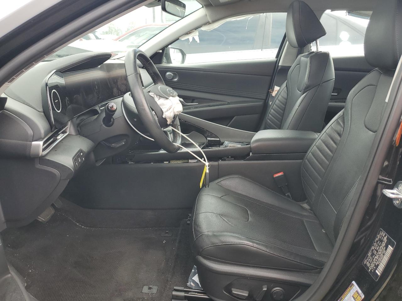 2022 Hyundai Elantra - Image 7
