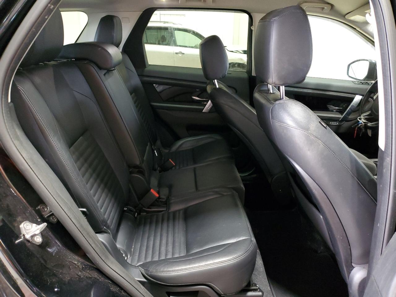 2020 Land Rover Discovery - Image 11