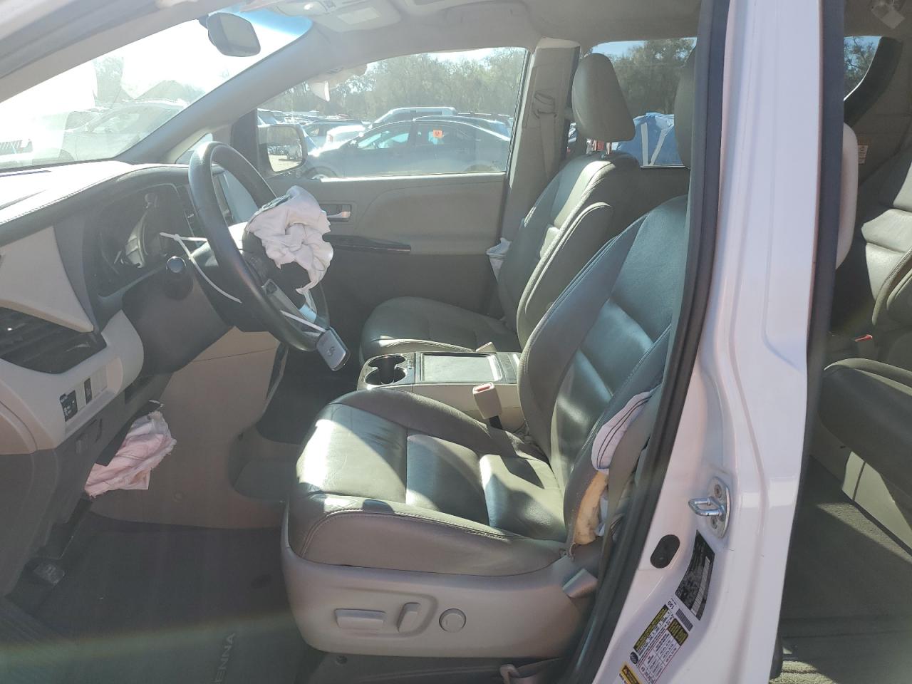 2017 Toyota Sienna - Image 7