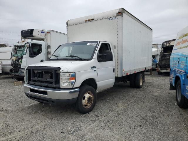 2015 Ford Econoline E350 Super Duty Cutaway Van