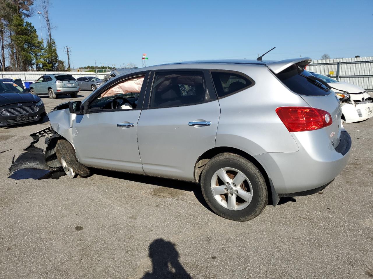 2010 Nissan Rogue - Image 2