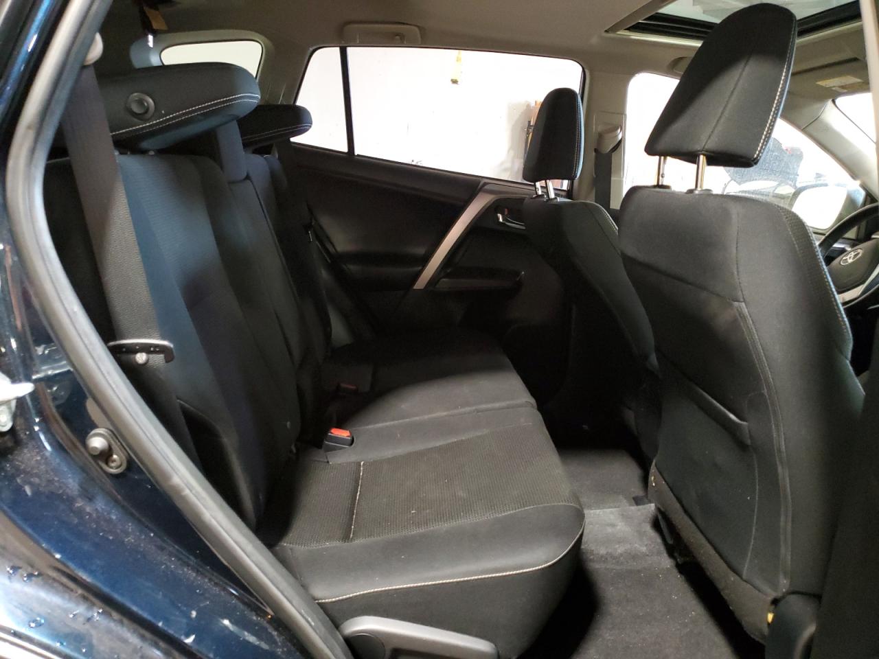 2018 Toyota RAV 4 - Image 11