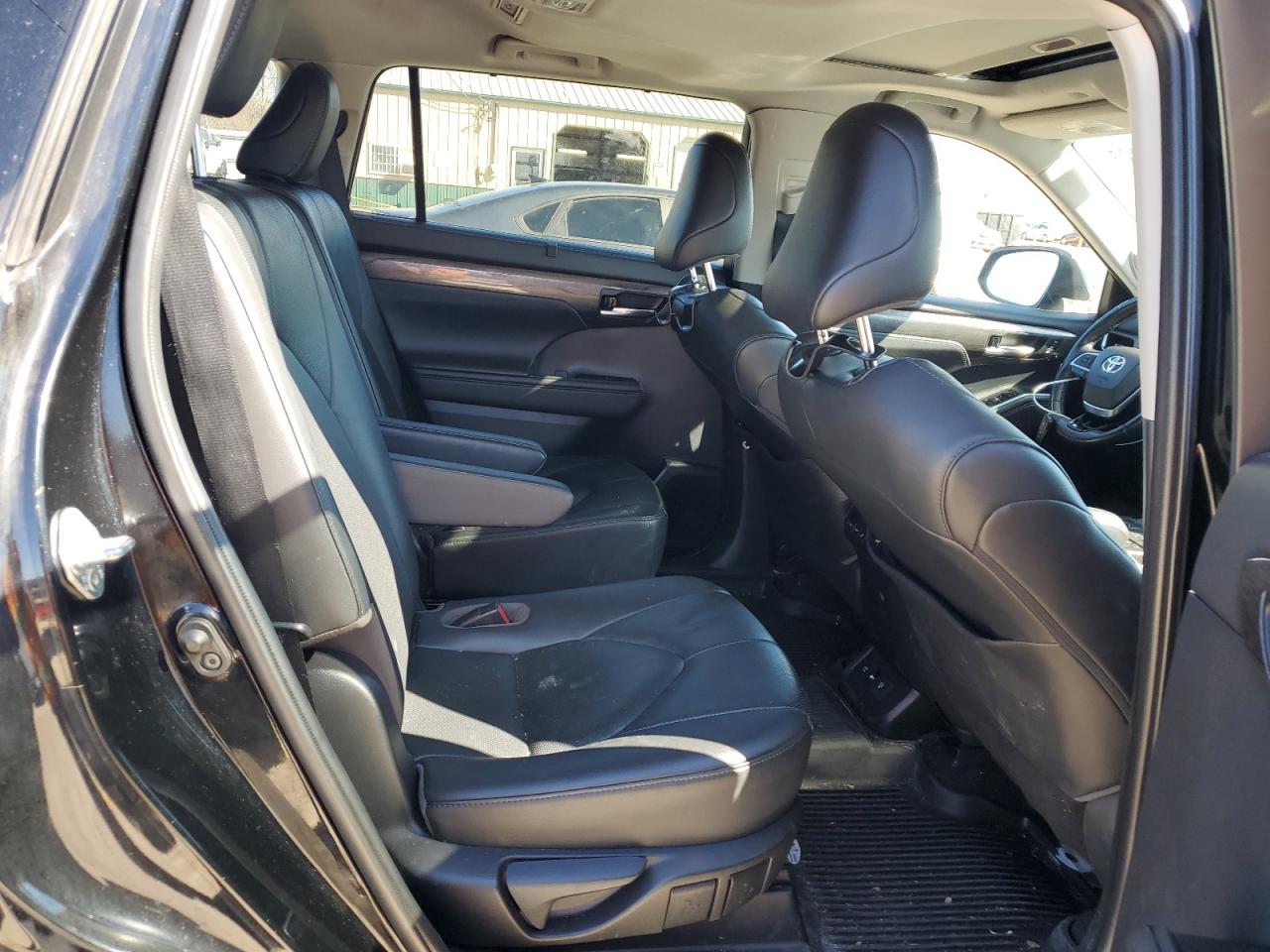 2020 Toyota Highlander - Image 10