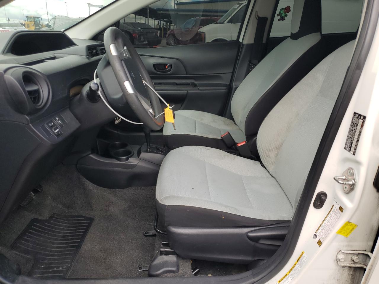 2015 Toyota Prius - Image 7