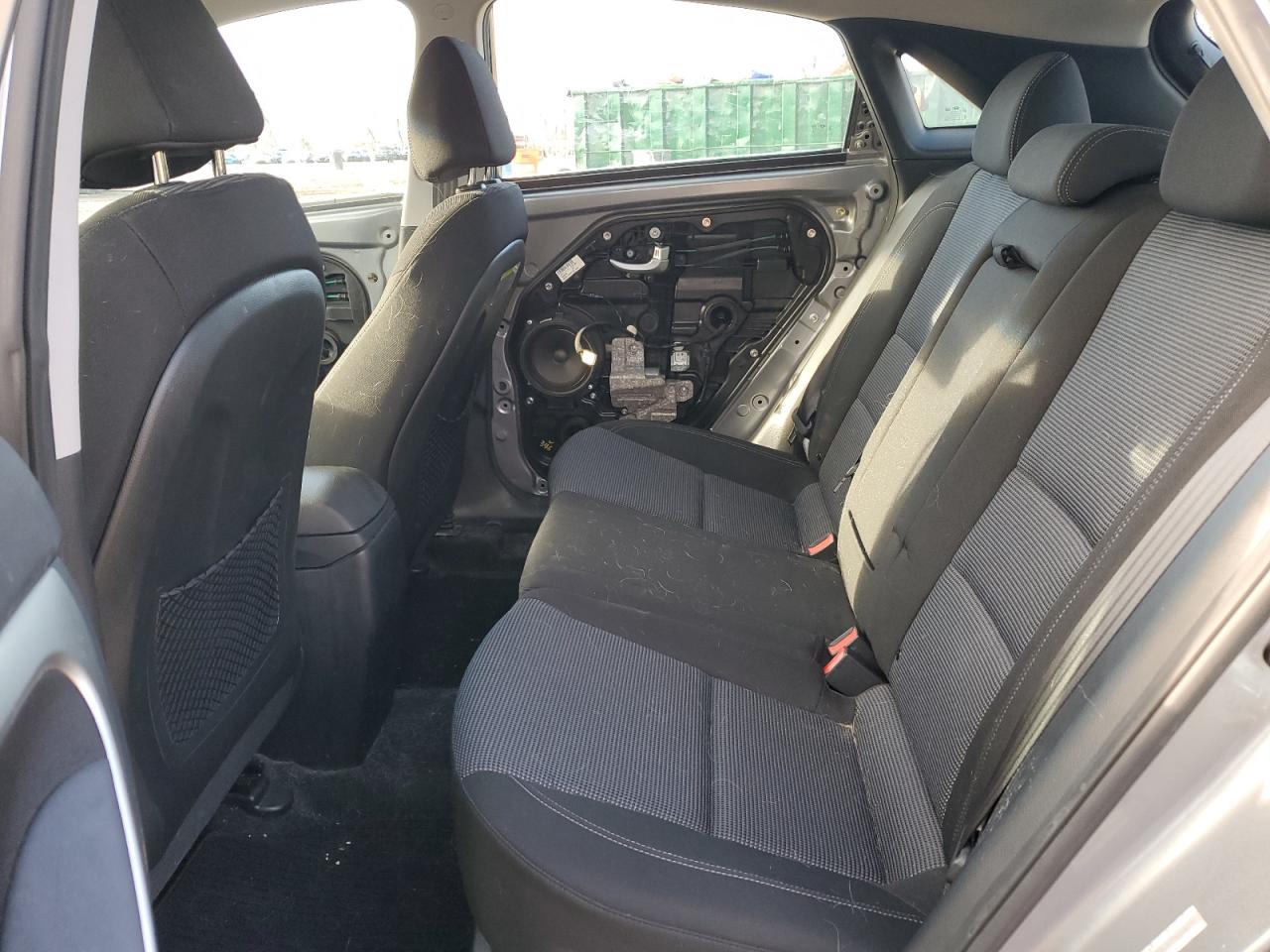 2015 Hyundai Elantra - Image 10