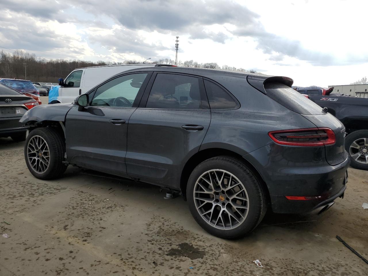 2017 Porsche Macan - Image 2