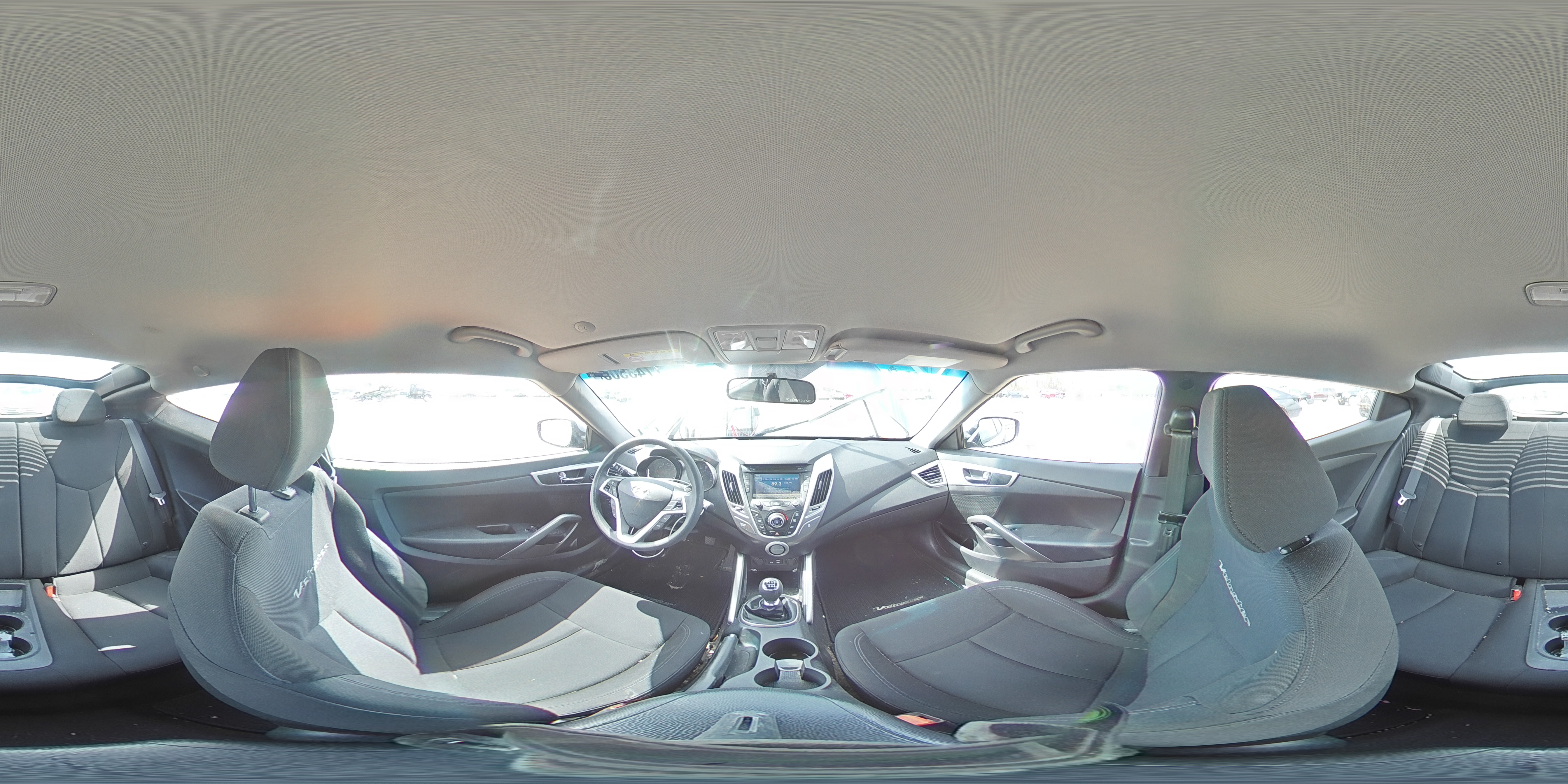 2016 Hyundai Veloster - Image 13