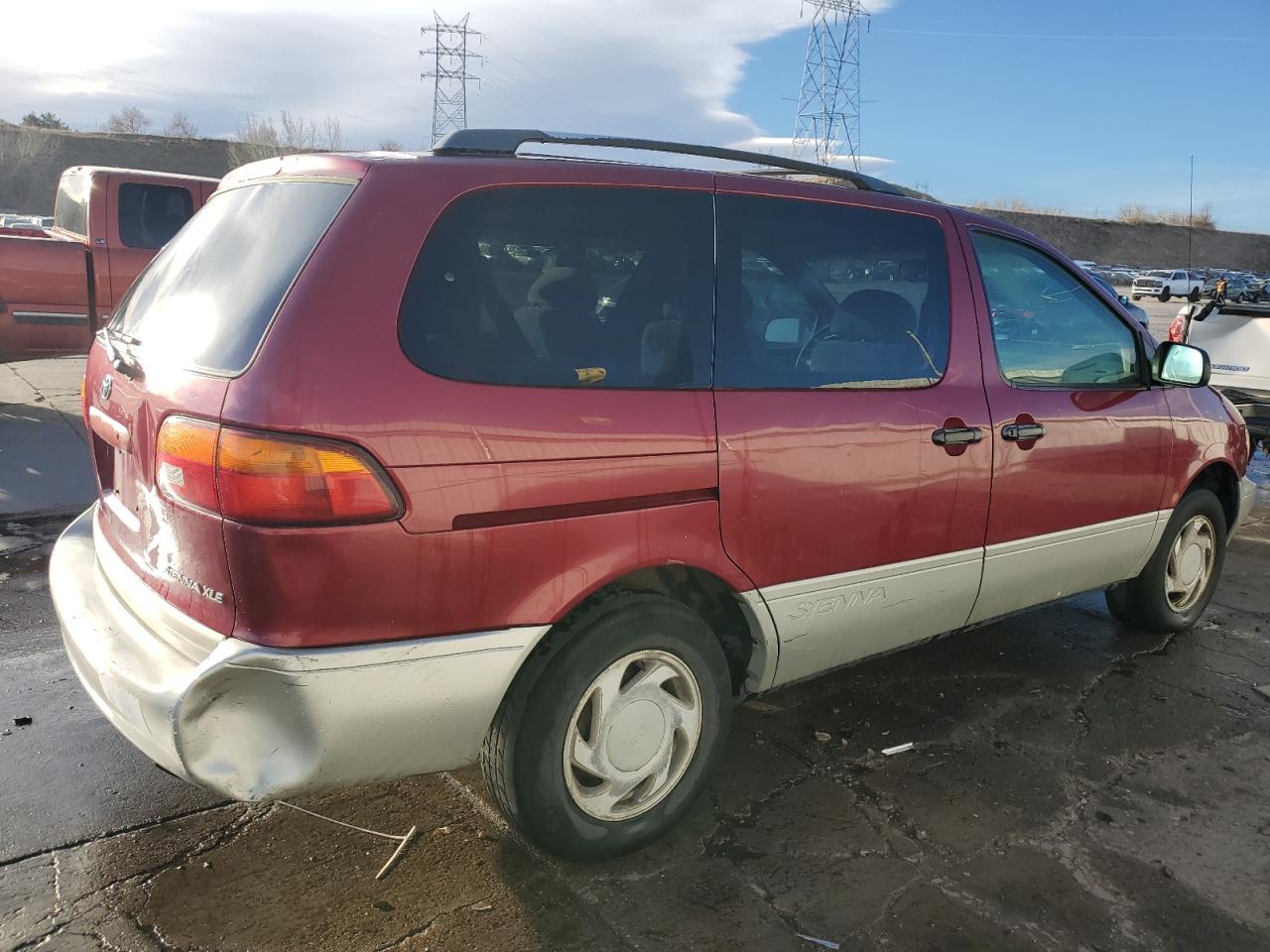 2000 Toyota Sienna - Image 3