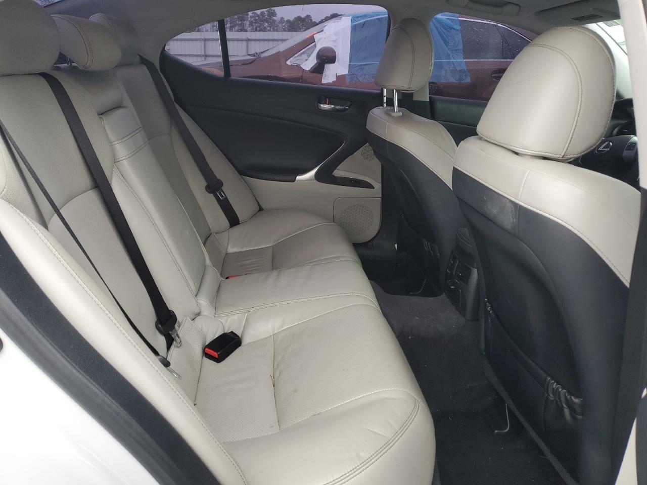 2011 Lexus IS - Image 10