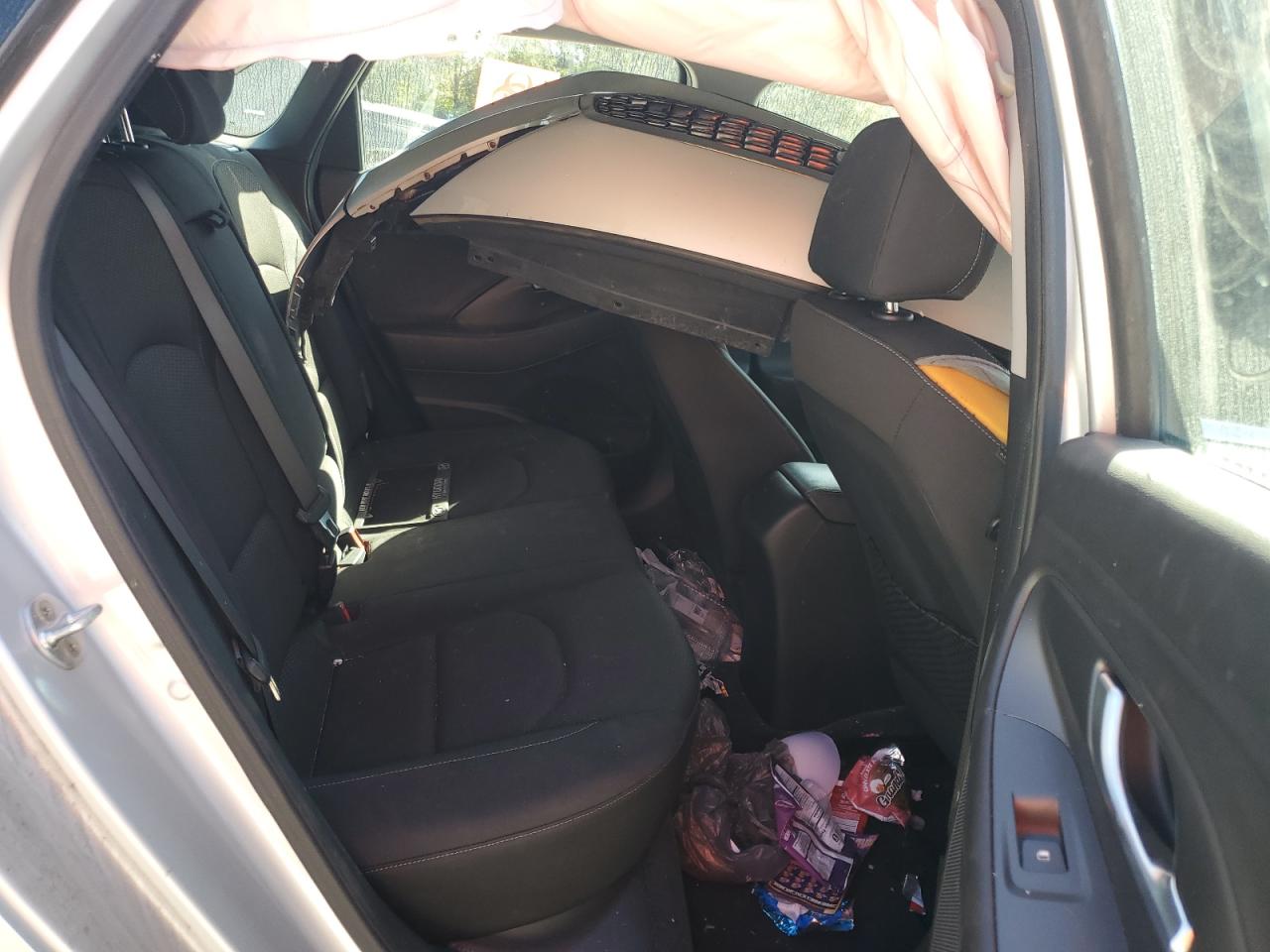 2018 Hyundai Elantra - Image 10