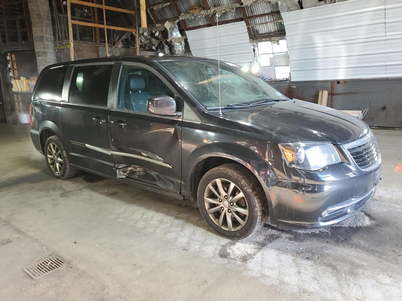 2015 Chrysler Town & Country - Image 4