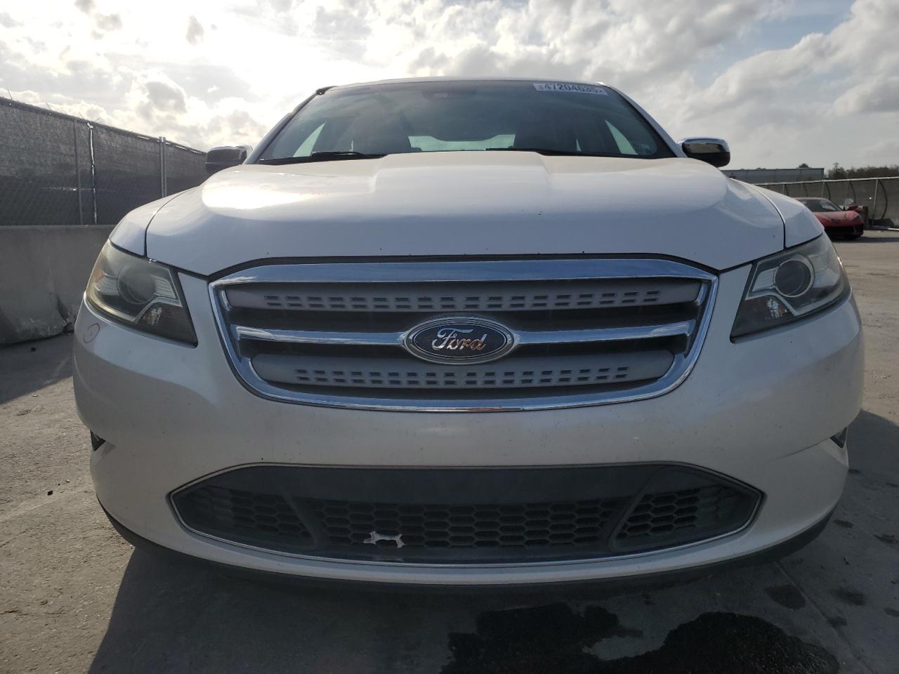 2010 Ford Taurus - Image 5