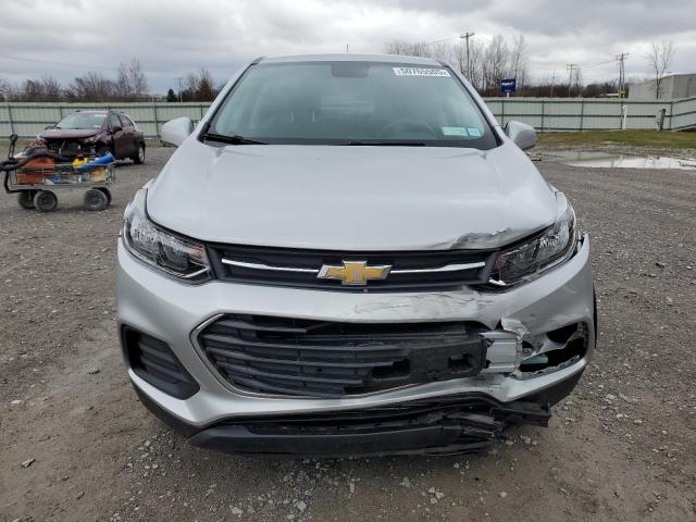  CHEVROLET TRAX 2022 Srebrny