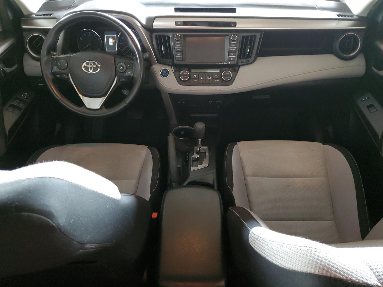 2016 Toyota RAV 4 - Image 8