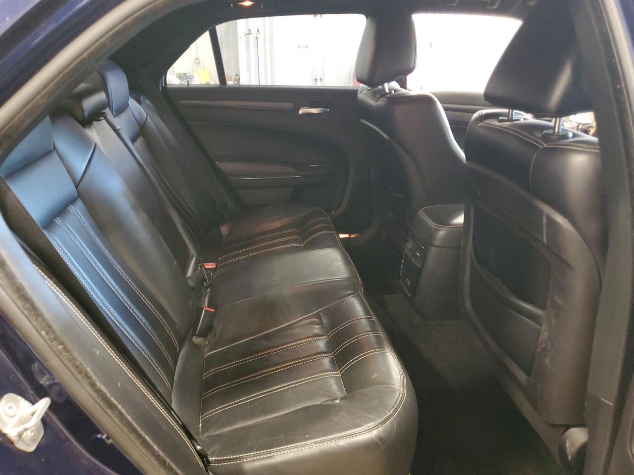 2016 Chrysler 300 - Image 11