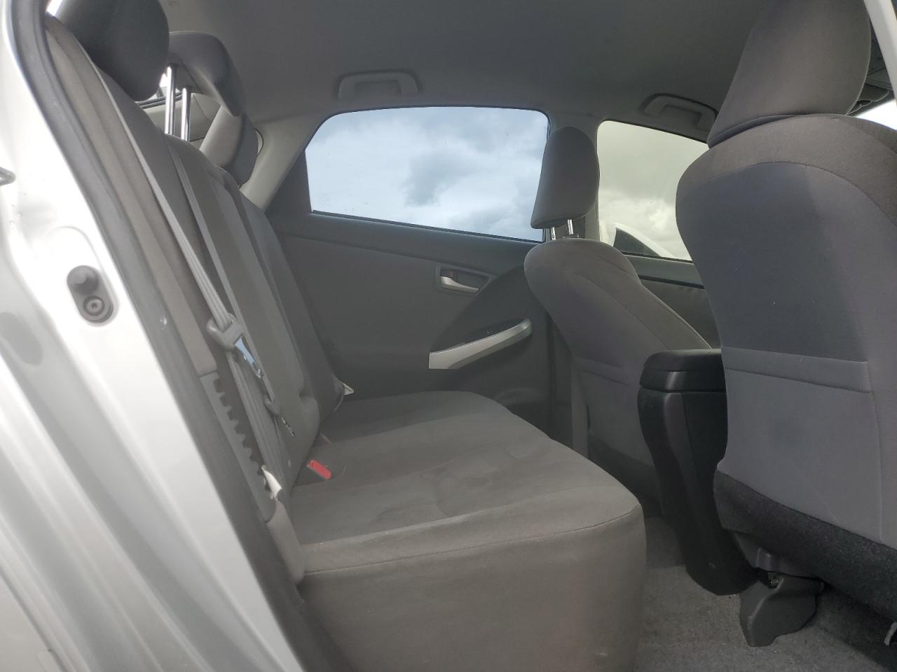 2014 Toyota Prius - Image 10