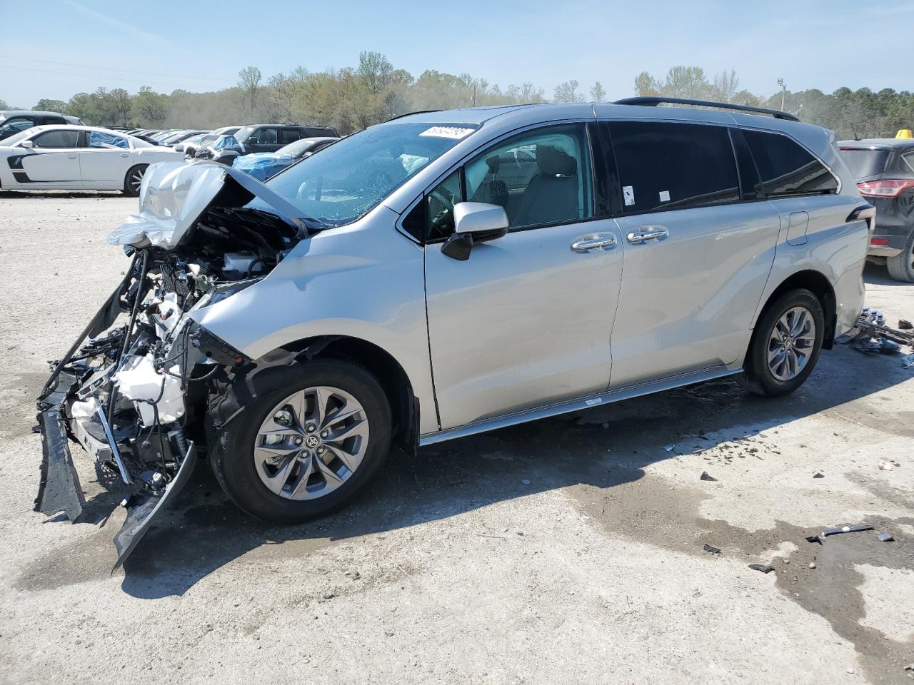 2024 Toyota Sienna Xle for Sale in Montgomery, AL - Front End