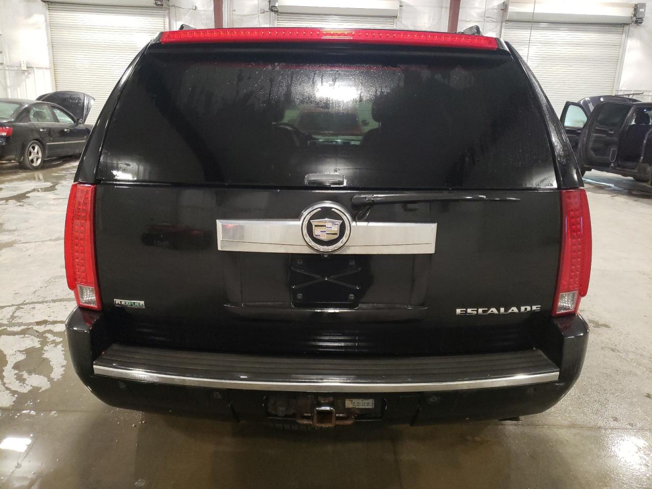 2011 Cadillac Escalade - Image 6