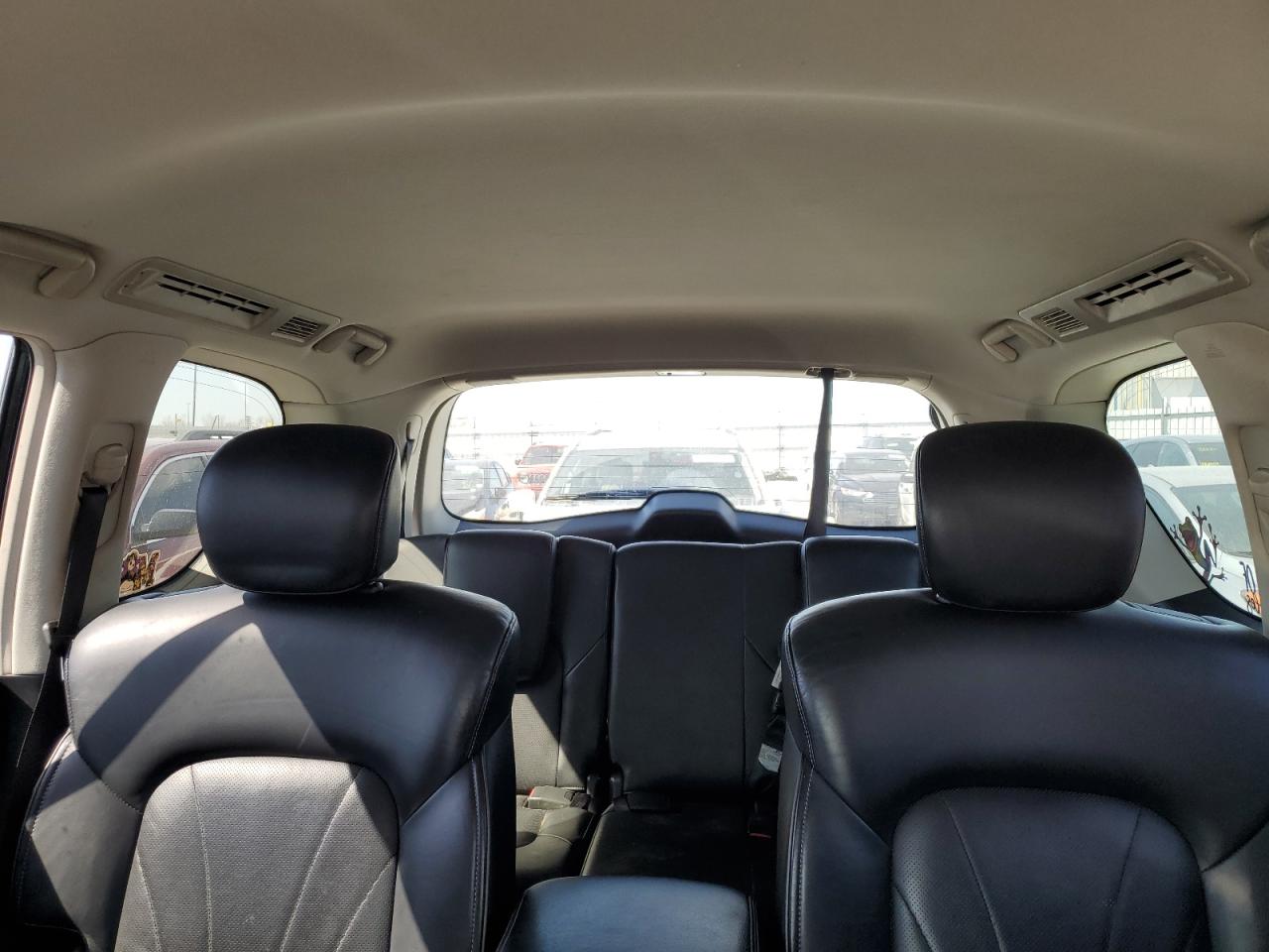 2017 Infiniti QX80 - Image 10