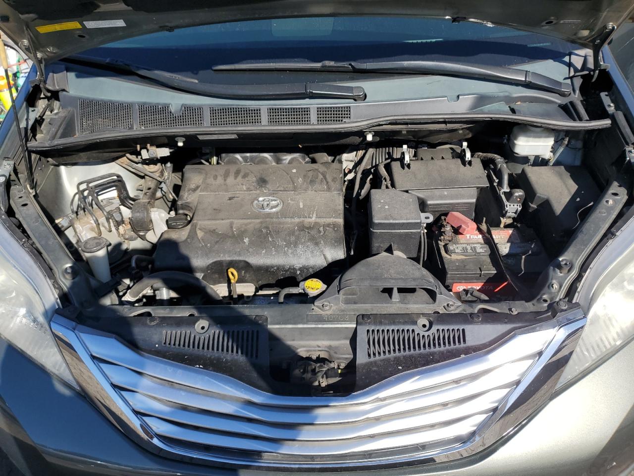 2011 Toyota Sienna - Image 12