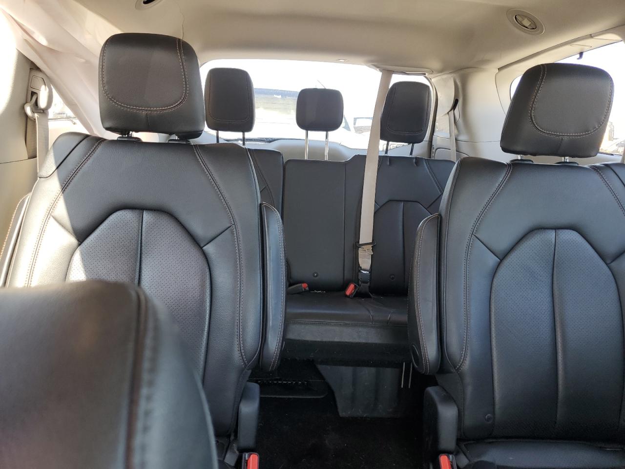2018 Chrysler Pacifica - Image 10