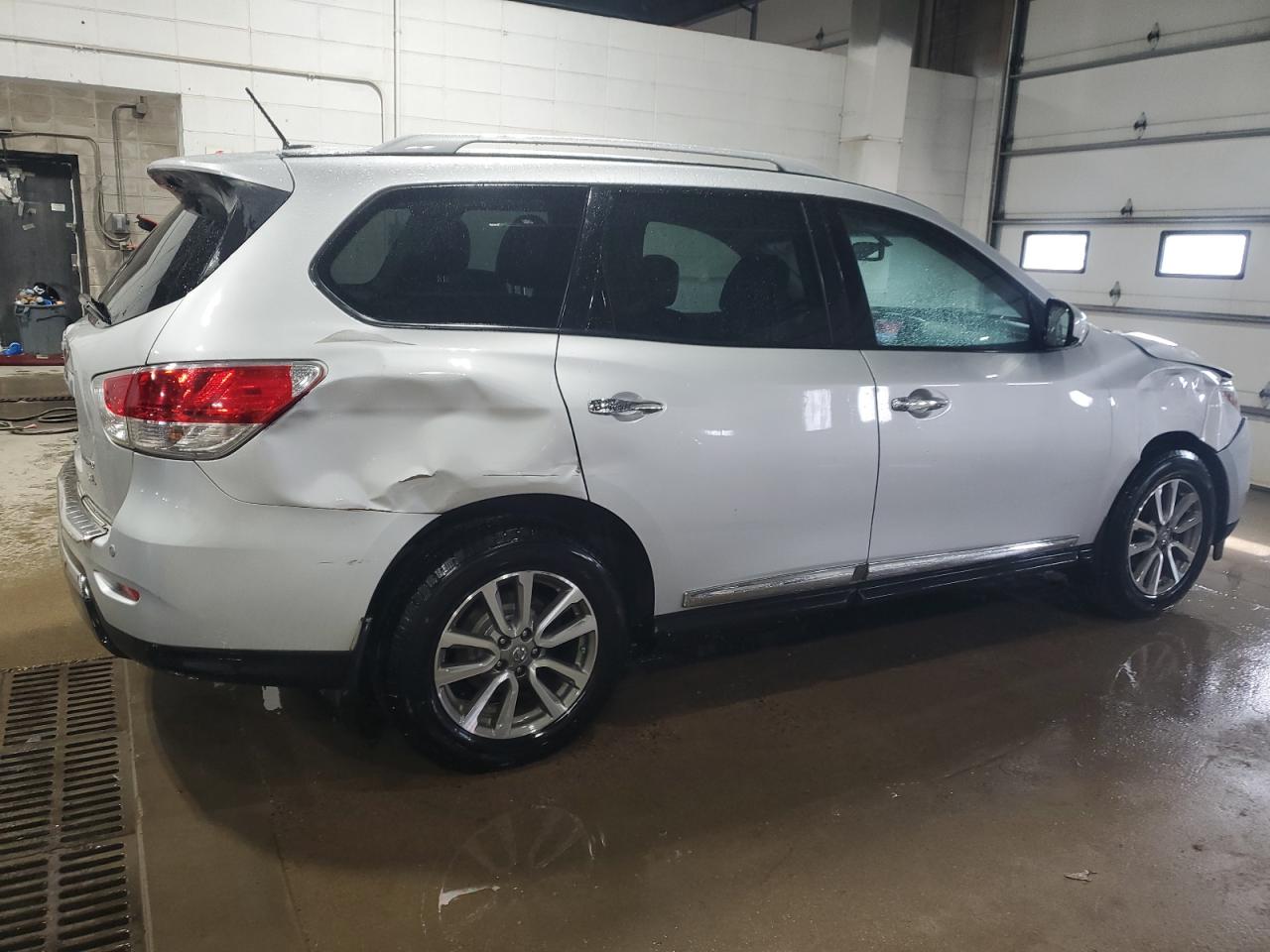 2014 Nissan Pathfinder - Image 3