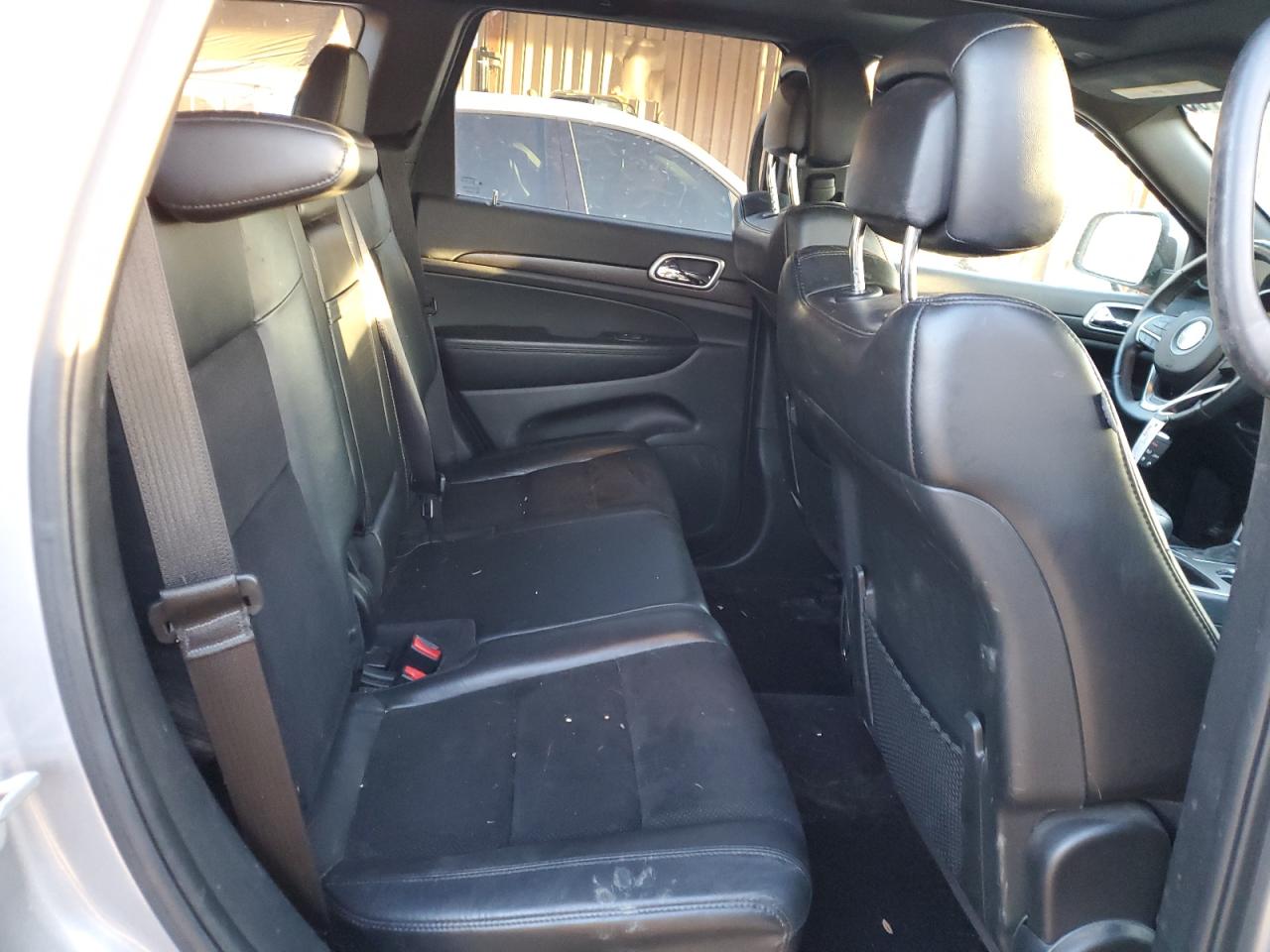 2017 Jeep Grand Cherokee - Image 10