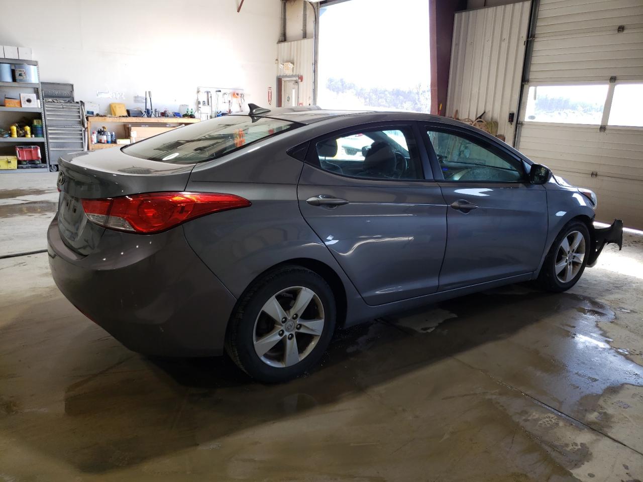 2013 Hyundai Elantra - Image 3