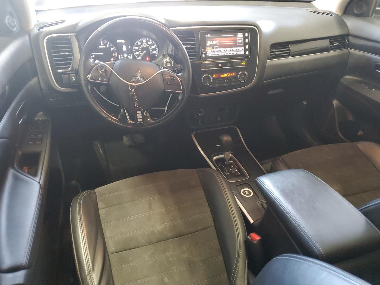 2019 Mitsubishi Outlander - Image 8