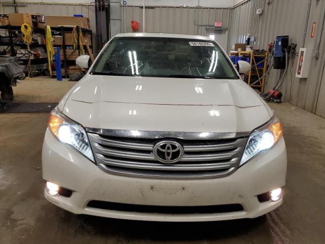Sedans TOYOTA AVALON 2012 White