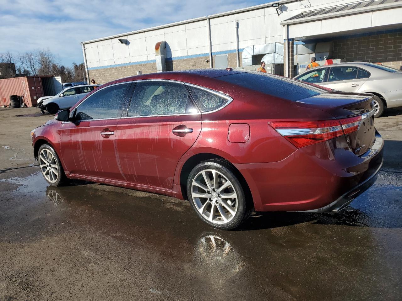 2015 Toyota Avalon - Image 2