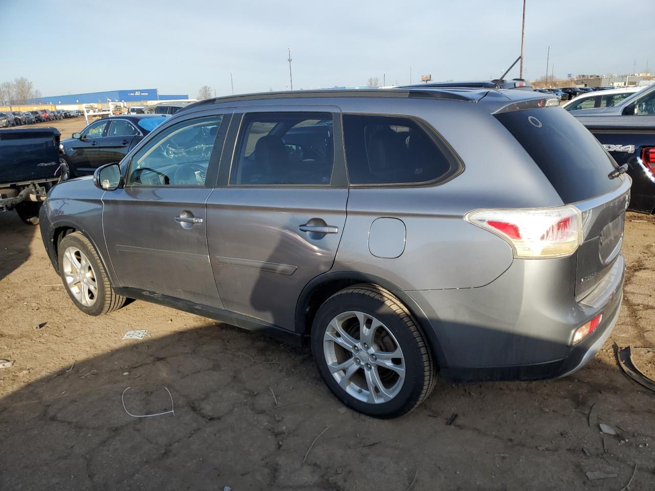 2015 Mitsubishi Outlander - Image 2