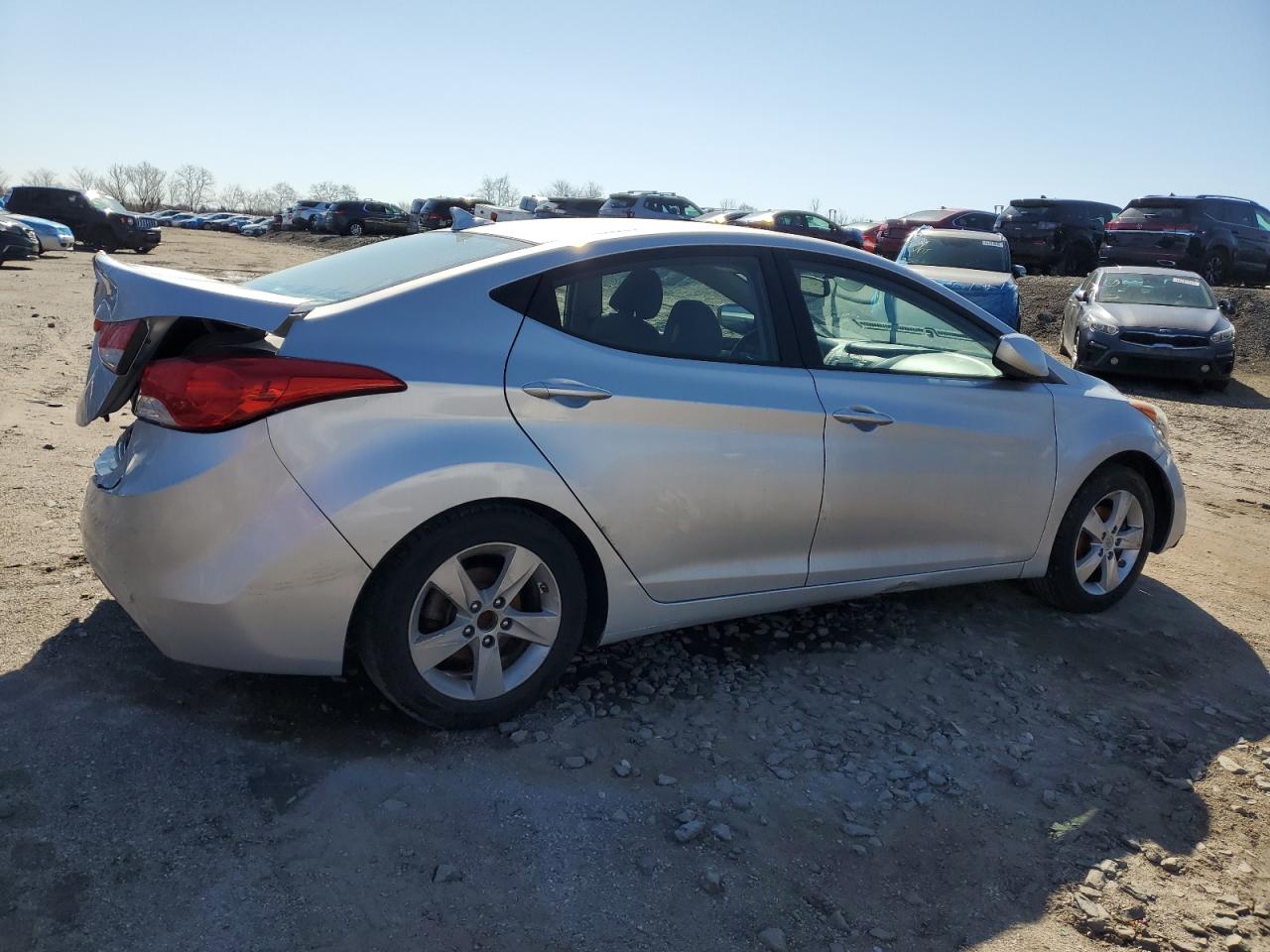 2013 Hyundai Elantra - Image 3
