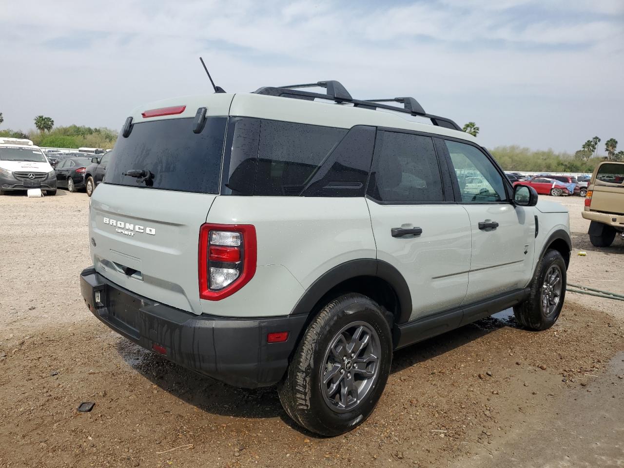 2022 Ford Bronco - Image 3