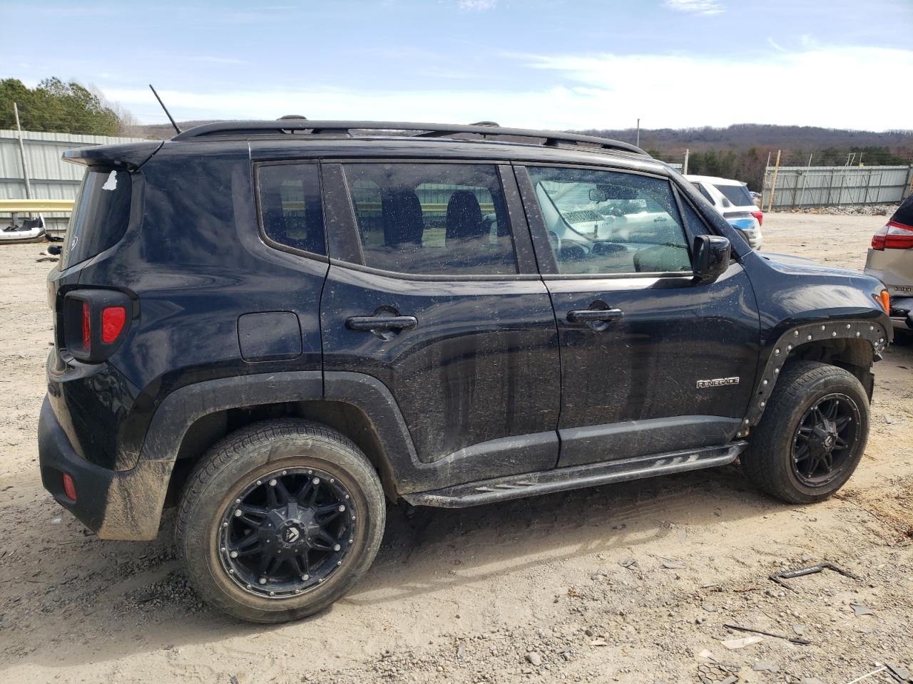 2015 Jeep Renegade - Image 3