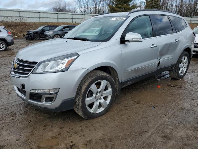  CHEVROLET TRAVERSE 2017 Srebrny