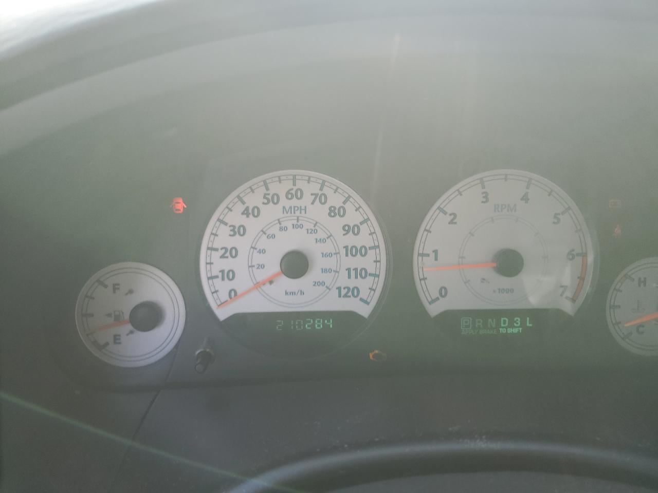 2005 Chrysler Town & Country - Image 9