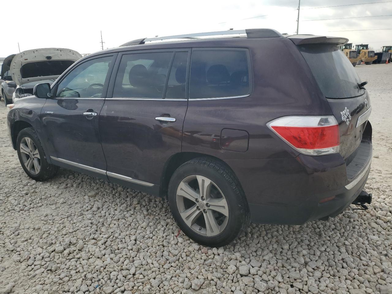 2013 Toyota Highlander - Image 2